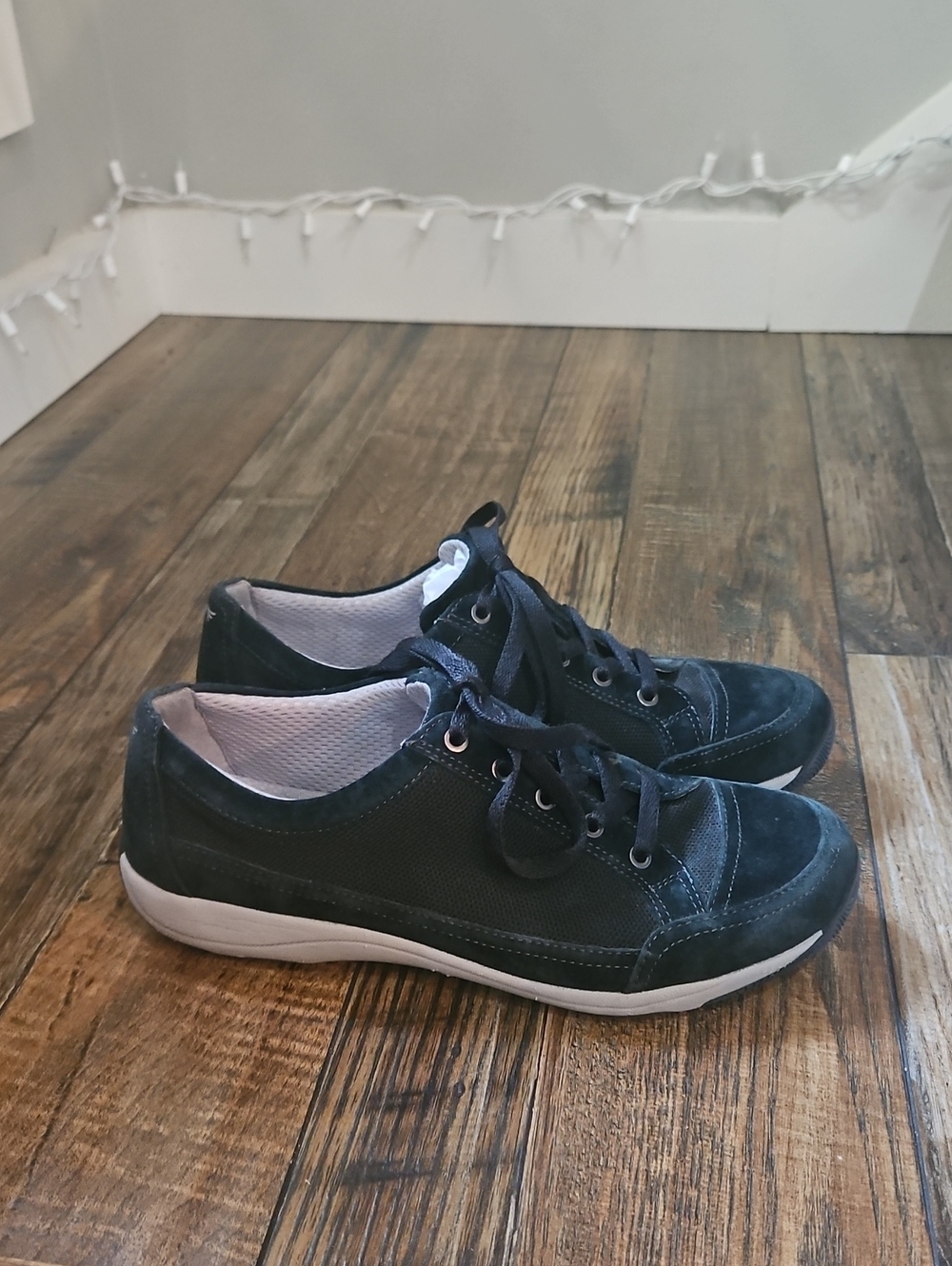 Dansko Women's Comfortable Casual Black Suede Casual Lace-Up Sneakers